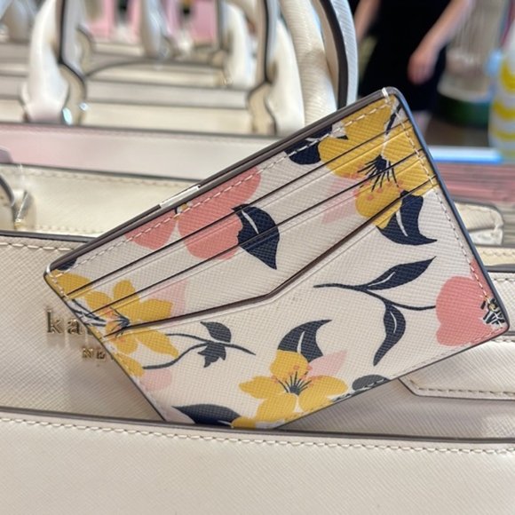 Kate Spade Staci Lily Blooms Small Card Hoder - Picture 15 of 16